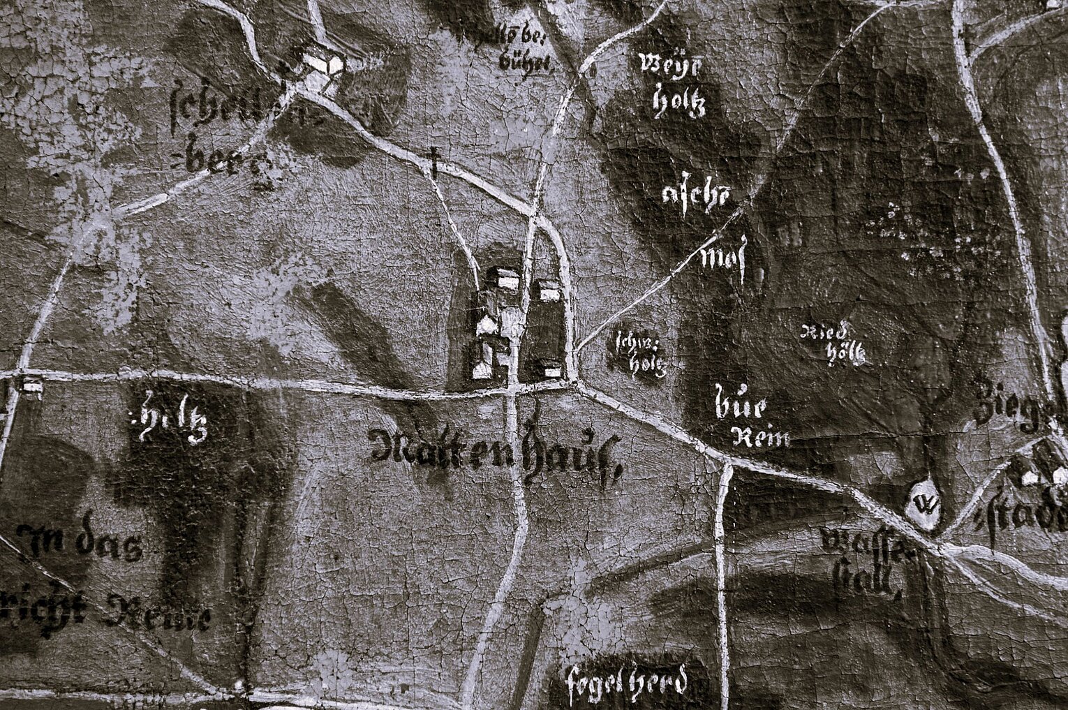 Historische Schwarzweiß-Aufnahme eines Gasthauses mit Fachwerk
